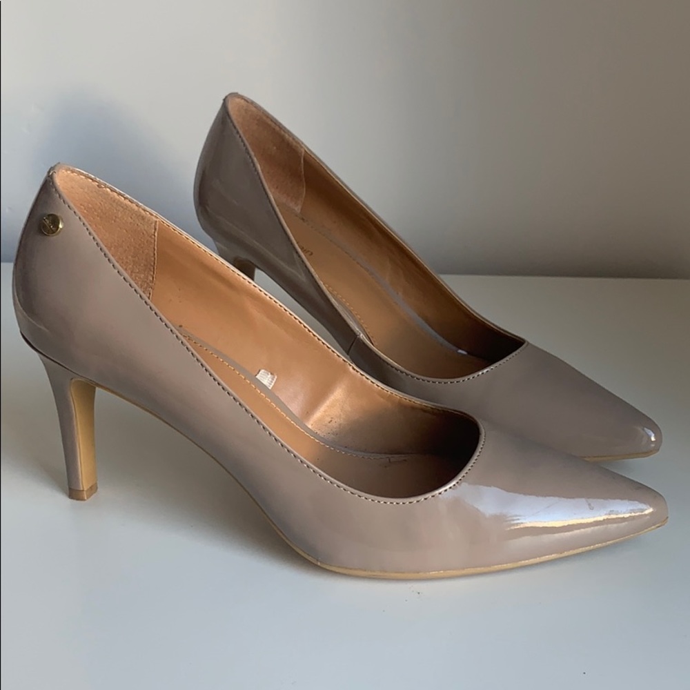 Calvin Klein Tan Beige Patent Leather Heels Size 9